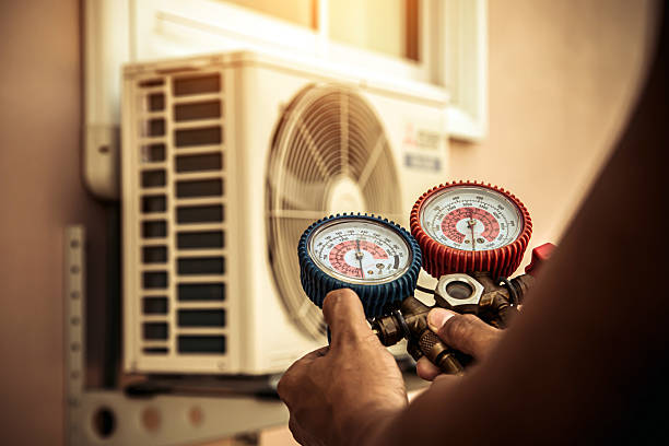 Professional Hvac technician working in Gunter, TX